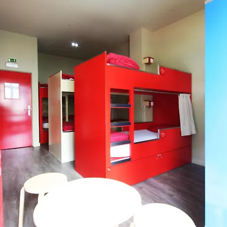 Hostel Pilot Design & Bar