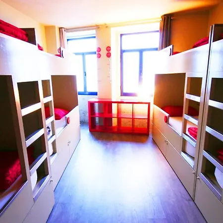 Hostel Pilot Design & Bar