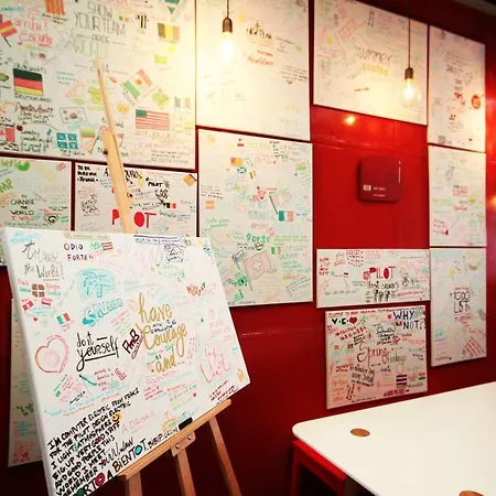 Hostel Pilot Design & Bar