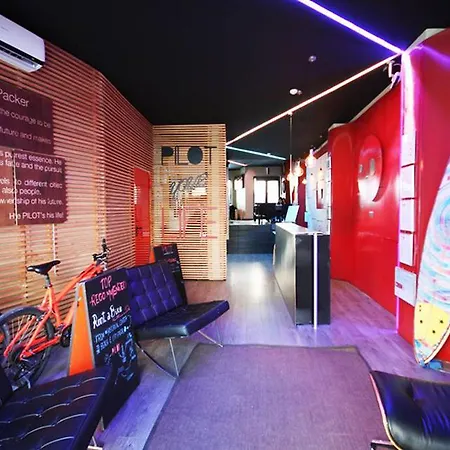 Albergue Pilot Design & Bar Porto