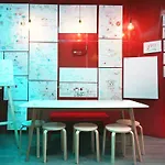 Pilot Design & Bar Hostel Πόρτο